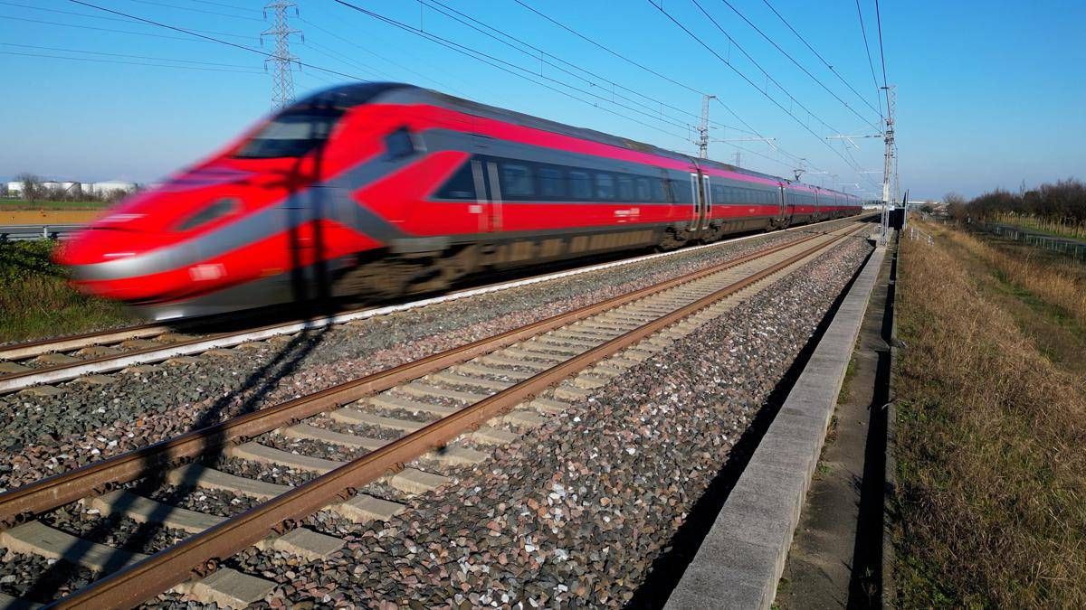 https://www.quotidianodelsud.it/wp-content/uploads/2026/05/ftg-ipa57981105-treno-alta-velocita.jpeg