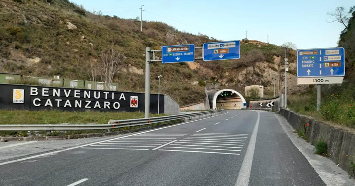 https://www.quotidianodelsud.it/wp-content/uploads/2026/05/galleria-sansinato-benvenuti-catanzaro.jpg