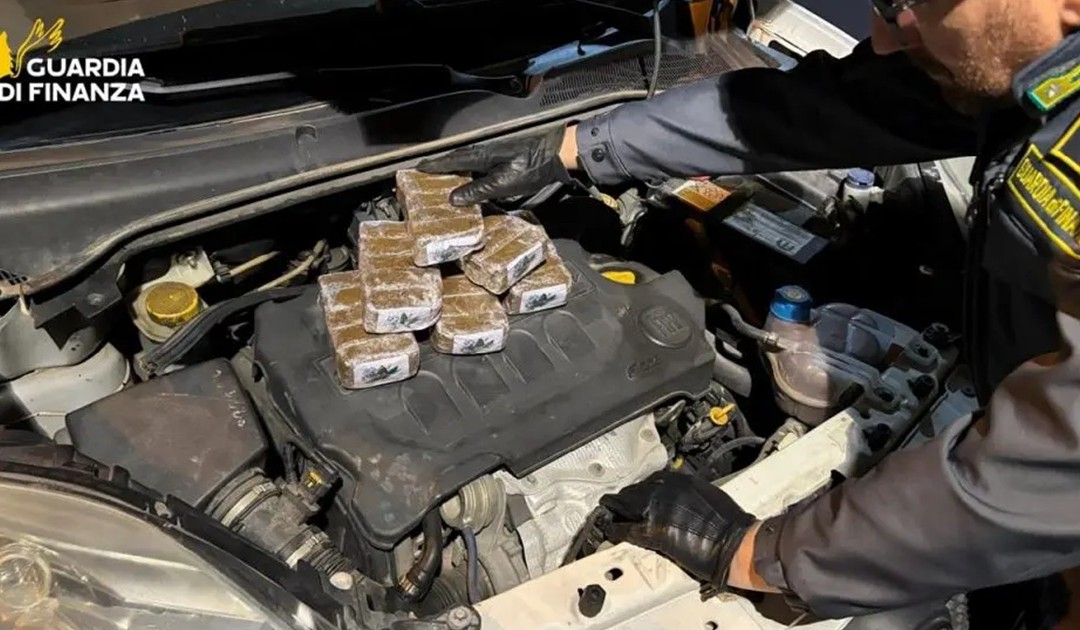 Cetraro, maxi sequestro di droga sulla Statale 18, fermato corriere