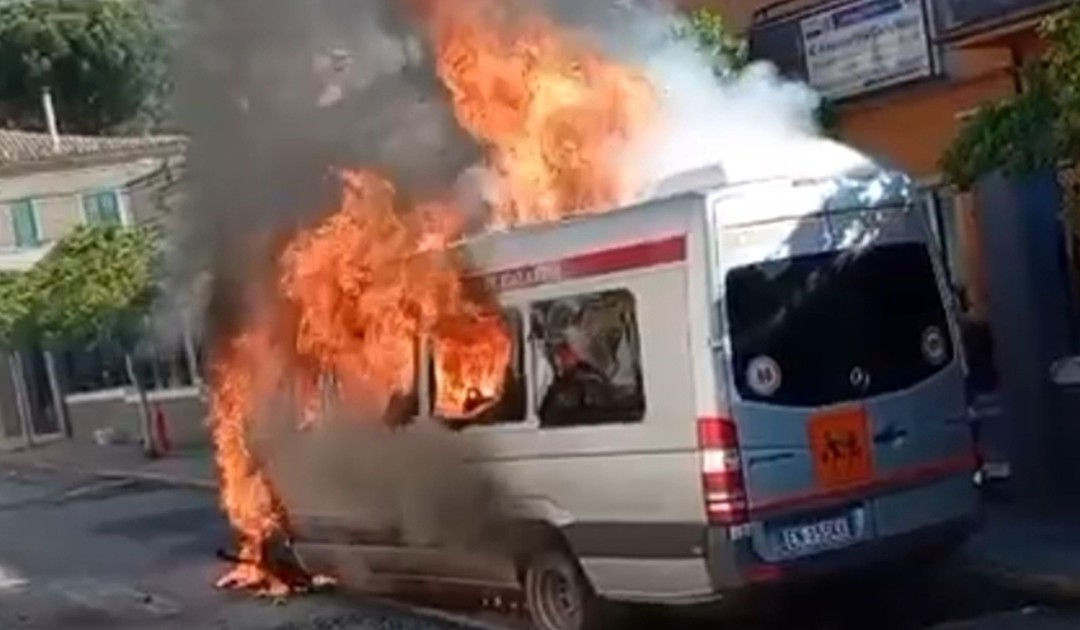 Il mezzo in fiamme