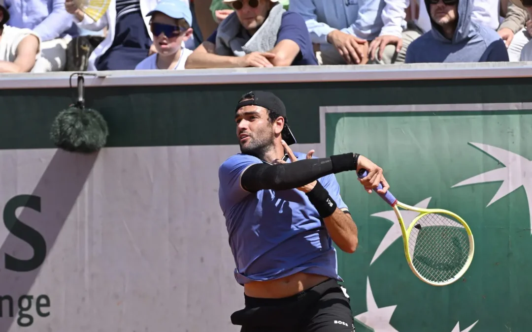 Esordio vincente per Berrettini e Paolini al Roland Garros, nel pomeriggio il derby Cobolli-Pellegrino