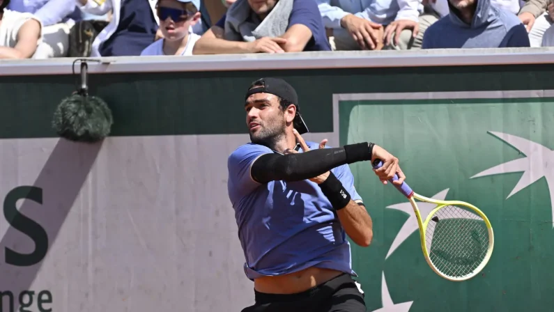 Esordio vincente per Berrettini e Paolini al Roland Garros, nel pomeriggio il derby Cobolli-Pellegrino