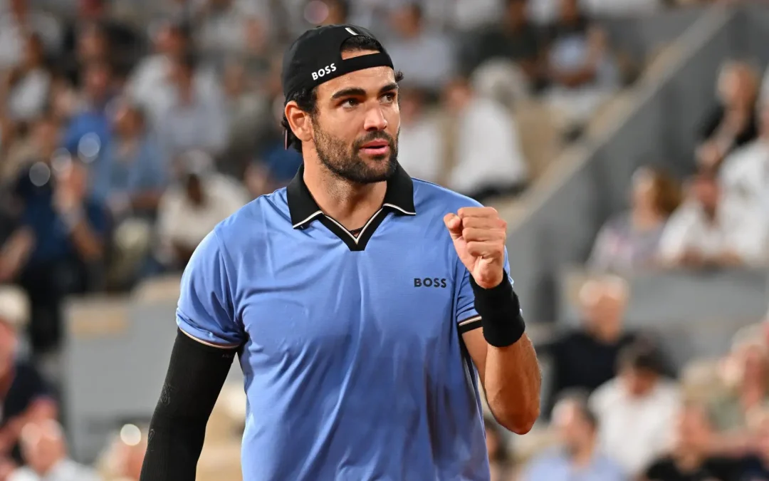 Emozioni azzurre al Roland Garros: Cobolli agli ottavi in scioltezza, Berrettini dopo oltre cinque ore. In campo Arnaldi