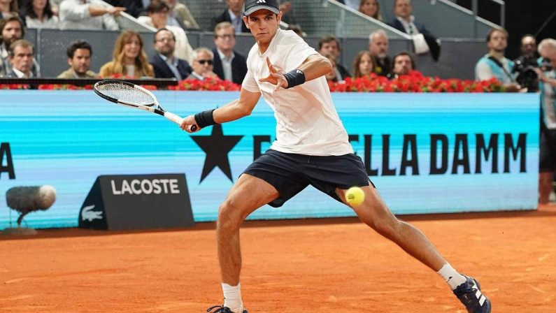 Roland Garros, padre di Jodar litiga con spettatori: “Non vi sedete qui”