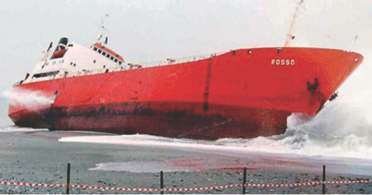 https://www.quotidianodelsud.it/wp-content/uploads/2026/05/jolly-rosso-navi-dei-veleni.jpg