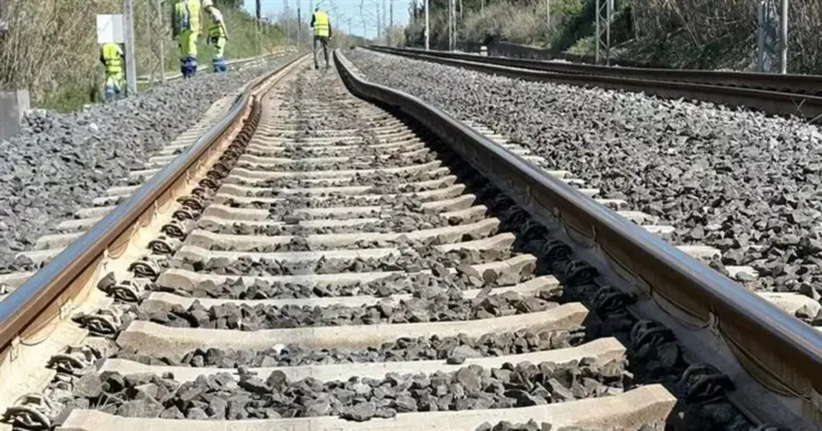 https://www.quotidianodelsud.it/wp-content/uploads/2026/05/linea-ferroviaria.jpg