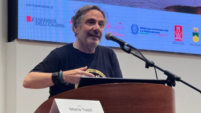 Giornata di studi Unical, il geologo Mario Tozzi: «Il Ponte sullo Stretto non è così utile»