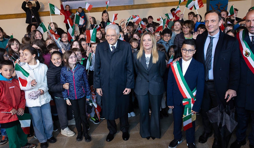 Sergio Mattarella e Giorgia Meloni a Gemona del Friuli in occasione della commemorazione del terremoto del 1976