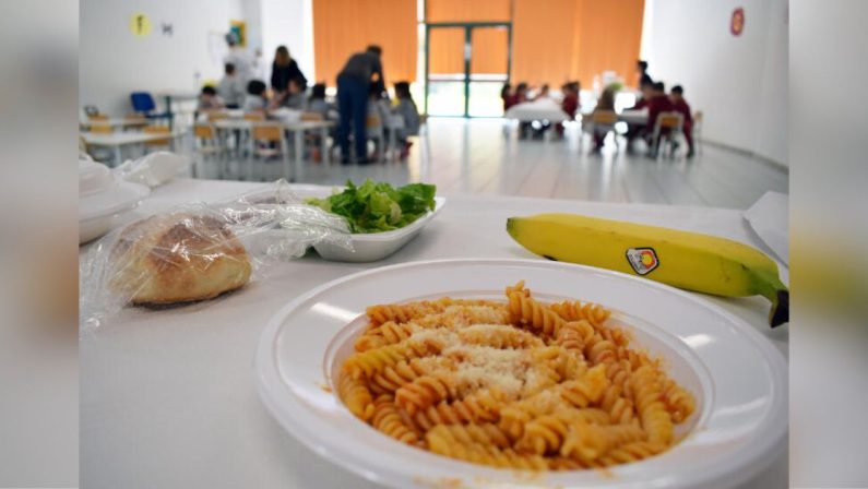 Matera, bimbo disabile lasciato a digiuno alla mensa