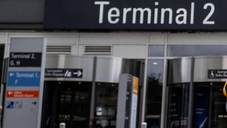 Germania, avvistato drone: chiuso aeroporto di Monaco