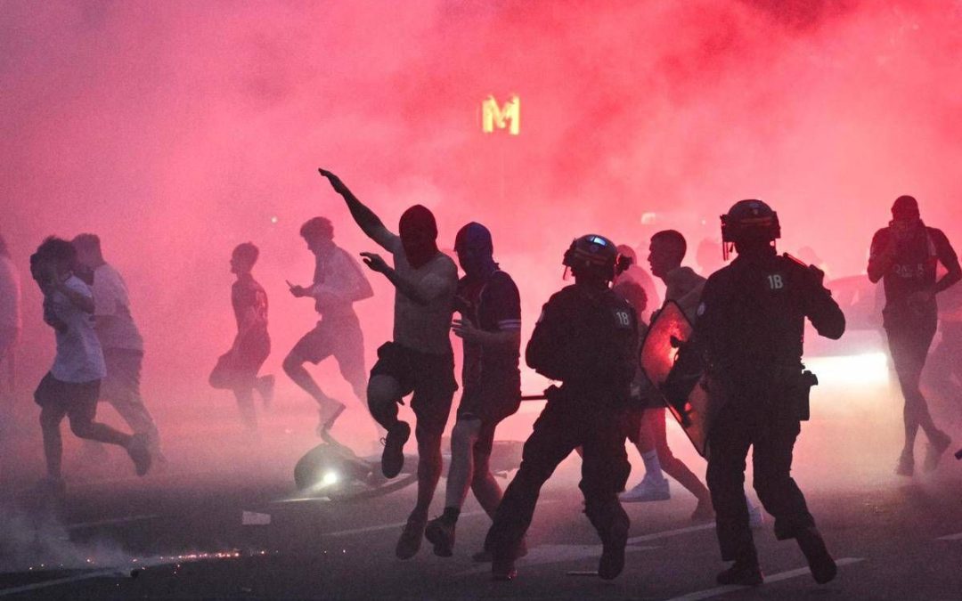 Francia, scontri dopo la vittoria del Psg in Champions: oltre 280 arresti a Parigi