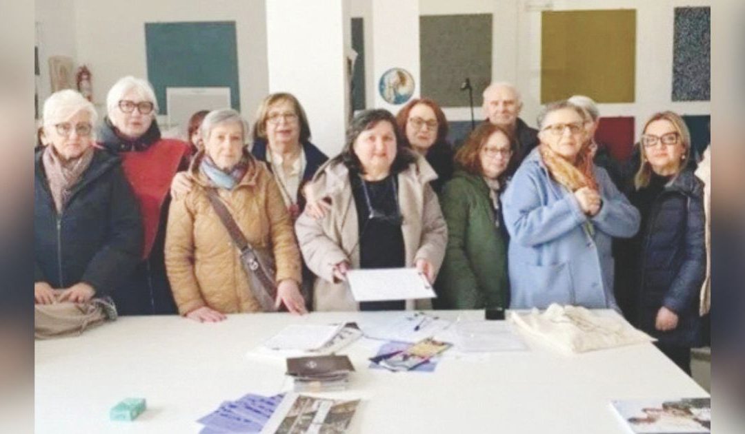 Alcune delle pazienti di senologia, le firme hanno superato le 13.500
