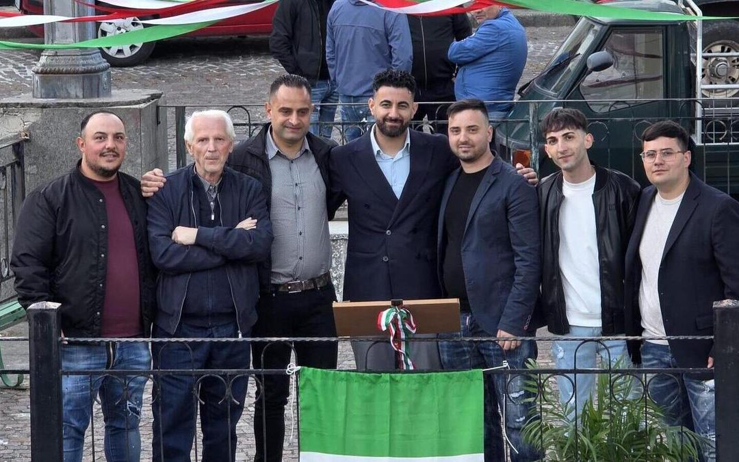 Giovanni Sarica con i candidati della lista "Platì – Insieme verso il futuro”