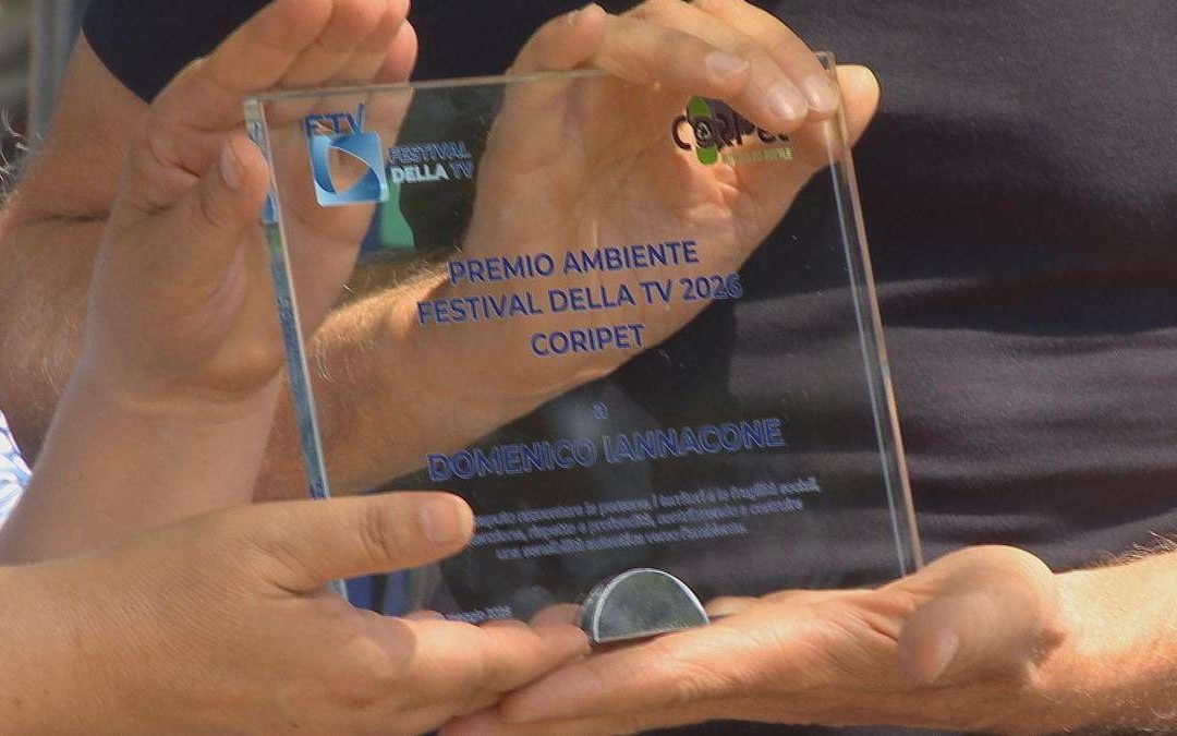 Festival TV di Dogliani, Coripet ha consegnato a Domenico Iannacone il premio Ambiente