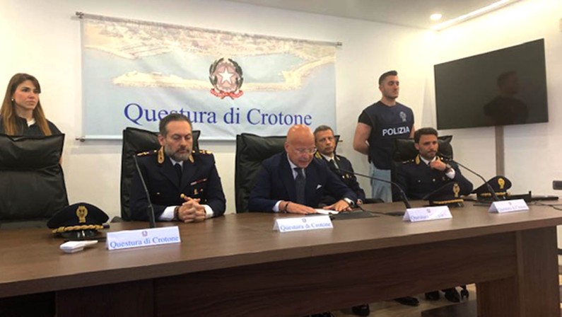 Operazione "Welcome" a Crotone, così è stato smantellato il mercato delle residenze fittizie