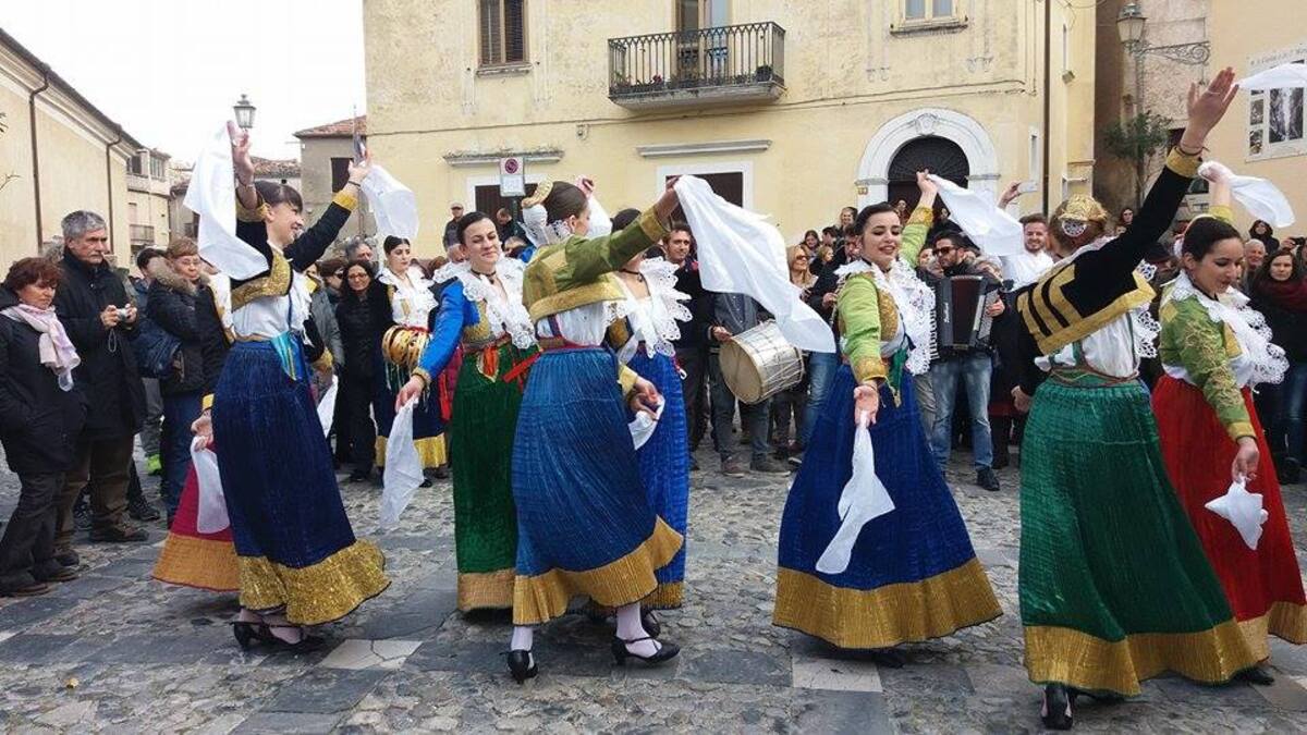 https://www.quotidianodelsud.it/wp-content/uploads/2026/05/riti-arbereshe-pasqua-a-civita.jpg