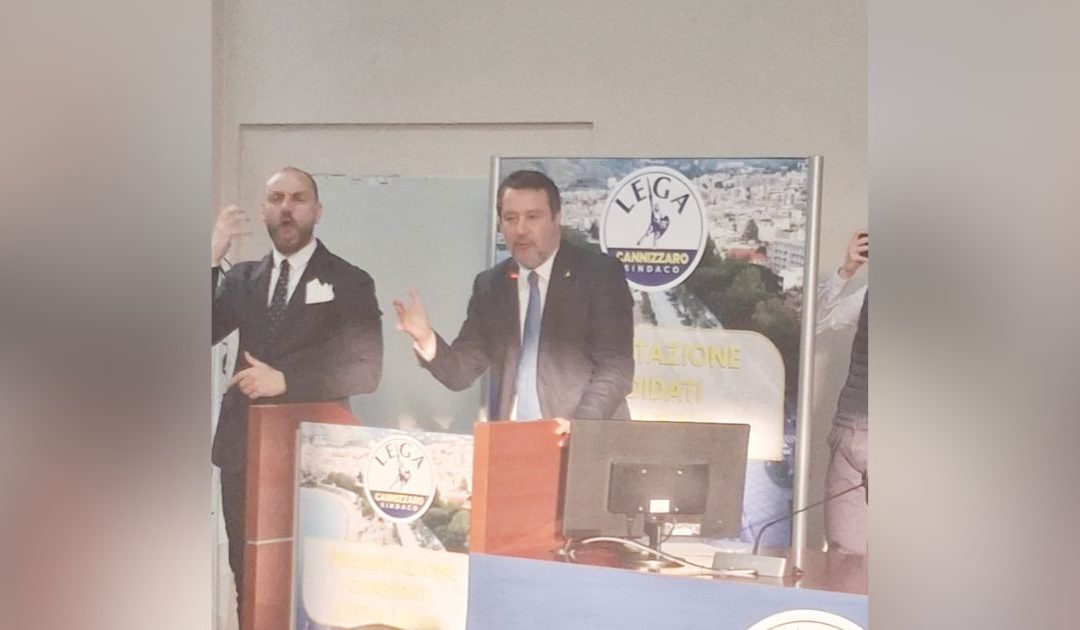 Un momento dell’intervento di Salvini a Reggio per sostenere la corsa di Cannizzaro