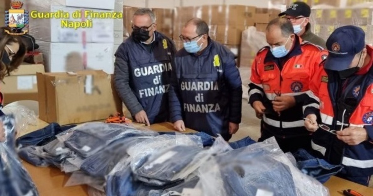 https://www.quotidianodelsud.it/wp-content/uploads/2026/05/san-giuseppe-vesuviano-capi-contraffatti.jpg