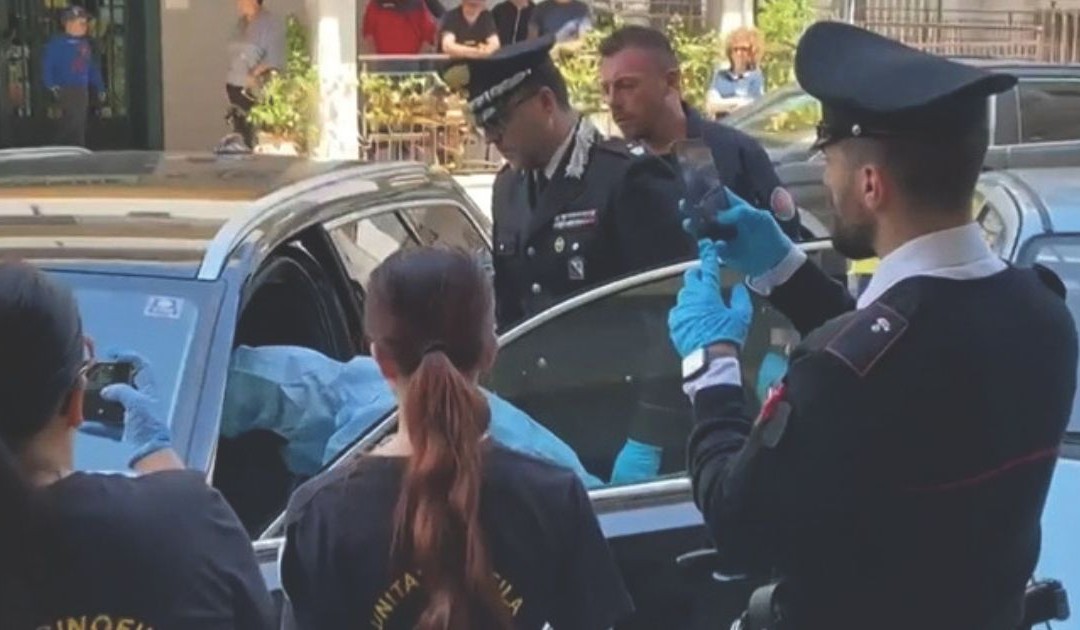 L’auto di Nicola Scarascia ispezionata dai carabinieri