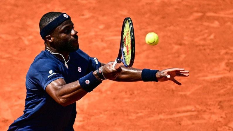 Roland Garros, rissa sfiorata tra Tiafoe e Faria: “Ti credi un duro?”