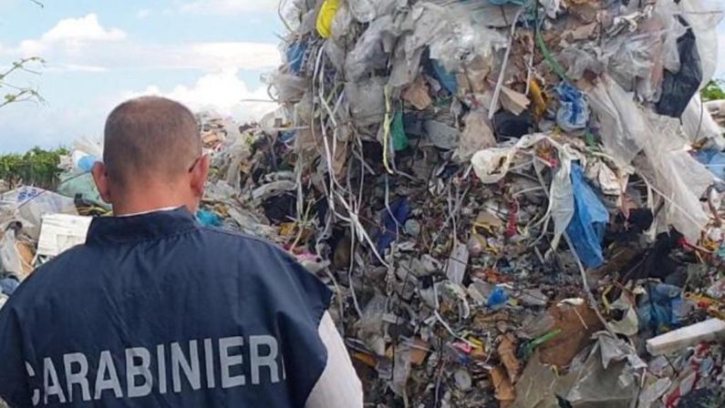 Traffico illecito di rifiuti tra Campania e Puglia: sei arresti