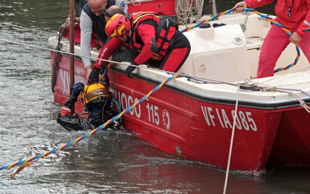 Reggio Emilia, fa il bagno nel torrente con gli amici ma non riemerge: morto 14enne