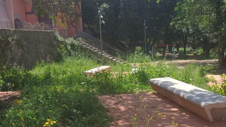 Vibo, la storica Villa Gagliardi nel degrado assoluto