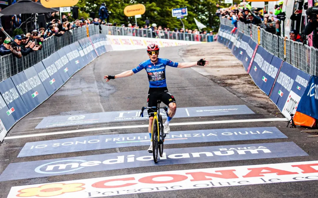 Giro d’Italia, Vingegaard vince il tappone alpino a Pila e conquista la maglia rosa