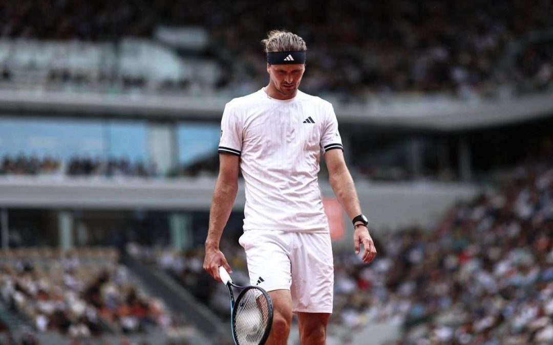 Roland Garros, piove e Zverev vuole chiusura del tetto: “Cosa aspettate?”
