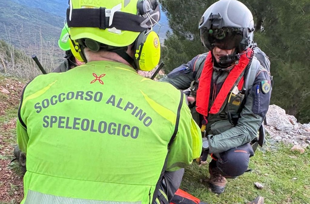 Salvato lo speleologo bloccato a 120 metri profondità nel cuneese