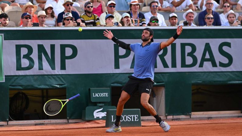 Berrettini vola ai quarti al Roland Garros, Cerundolo battuto in tre set
