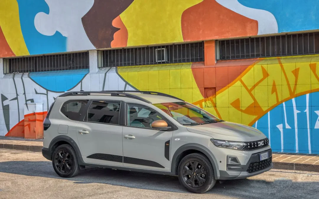 Spazio e versatilità a bordo della Dacia Jogger Hybrid 155