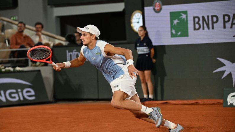 Arnaldi in semifinale con Cobolli a Parigi, Berrettini costretto al ritiro