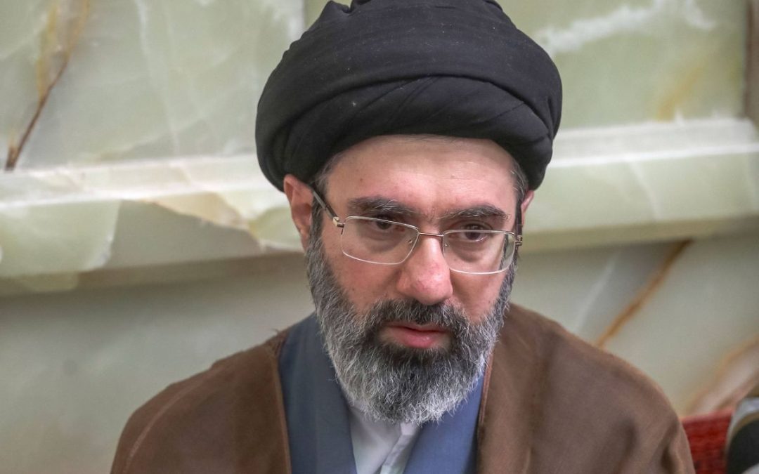 Iran, Khamenei accusa l’Occidente di guerra ibrida per creare divisioni interne