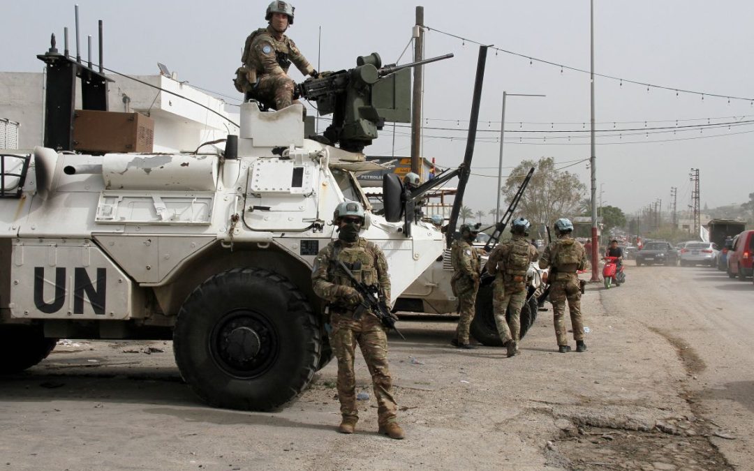 Libano, Unifil “Ucciso un soldato della missione, altri due feriti”