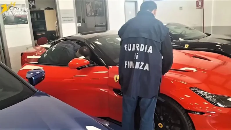 Maxi frode su auto di lusso da 42 milioni di euro, sequestri in tutta Italia