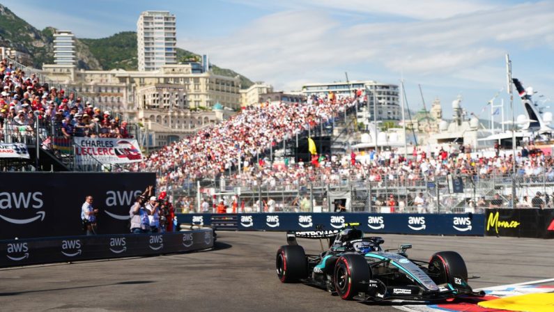 Antonelli in pole a Montecarlo, Ferrari in seconda fila
