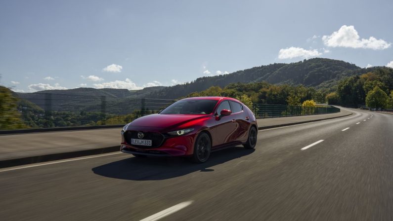 La nuova Mazda3 2027 ancora più sicura, ricca e raffinata