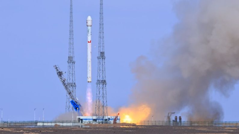 Cina, lanciati due nuovi satelliti nello spazio
