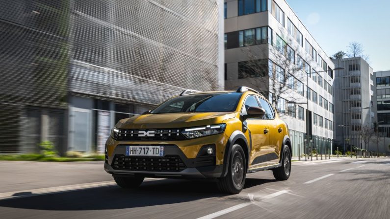 Dacia Sandero, design moderno che conquista gli automobilsiti italiani