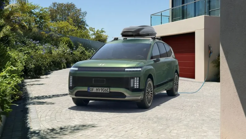 Hyundai Ioniq 9, il SUV elettrico da viaggio fino a 7 posti