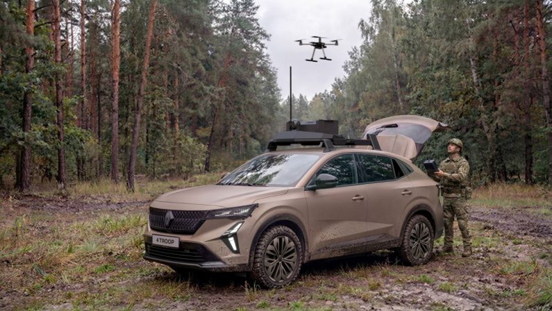 Renault e Thales presentanto 4TROOP, prototipo veicolo tattico per le forze armate