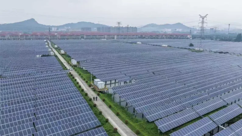 Cina, un piano triennale contro consumo energetico ed emissioni CO2