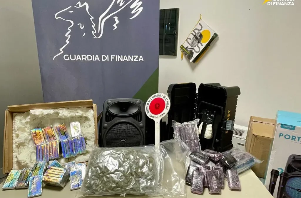 Droga dalla Spagna tra cassa acustica e attrezzi, sequestro per 6 kg a Genova