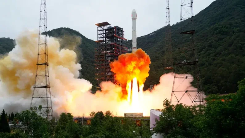 La Cina lancia un nuovo satellite nello spazio