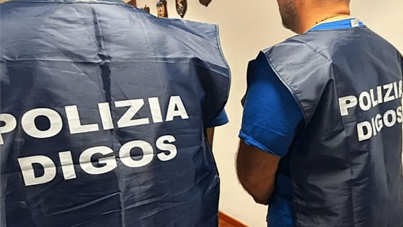 Materiale jihadista e manuali per fabbricare armi, arrestato 16enne