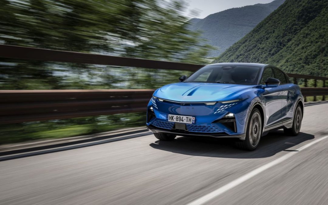 Aperti gli ordini della Alpine A390 GTS, sport fastback da 470 cv