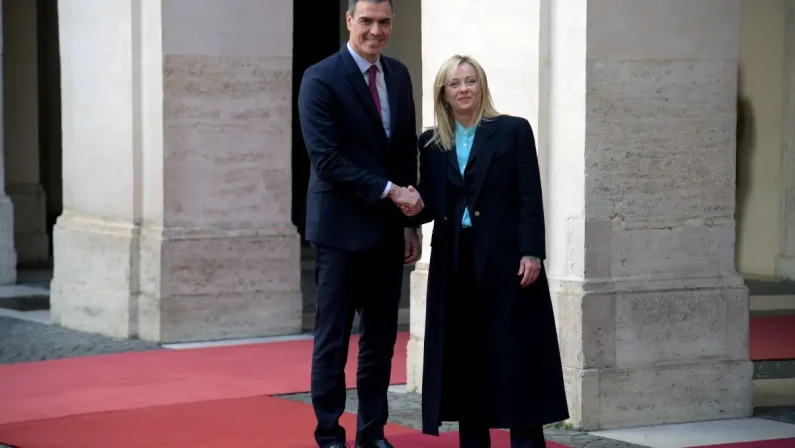 Meloni incontra Sanchez “Linea comune Italia-Spagna sul prossimo bilancio Ue”