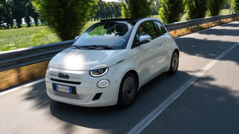 Fiat presenta nuova 500 Hybrid Cabrio Dolcevita e 600 Turbo 100