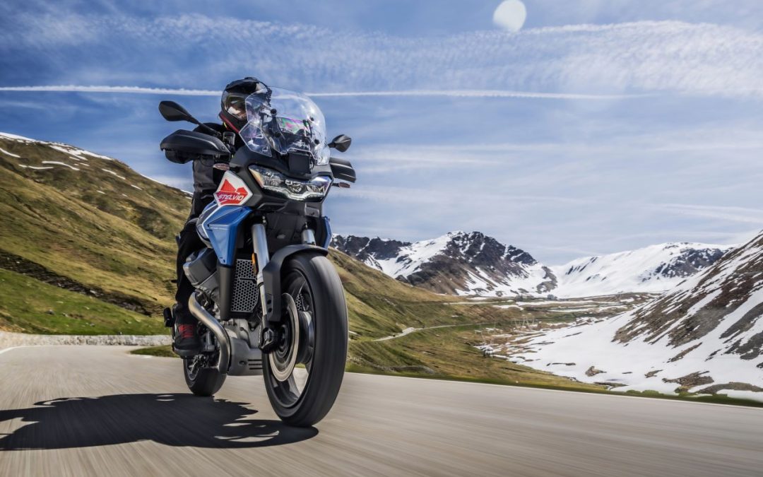 Test ride gratuiti Aprilia e Moto Guzzi sulle strade alpine al Sestriere